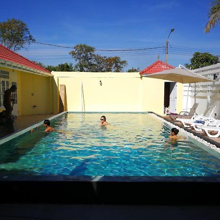 Barefeet Naturist Resort Bangkok Exterior foto