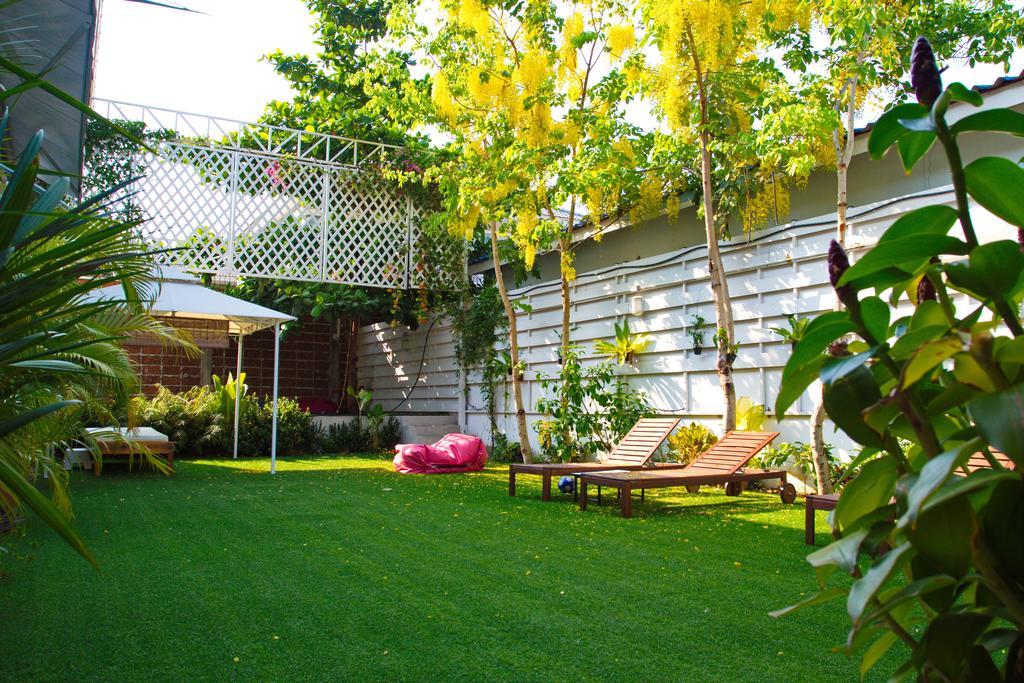 Barefeet Naturist Resort Bangkok Exterior foto