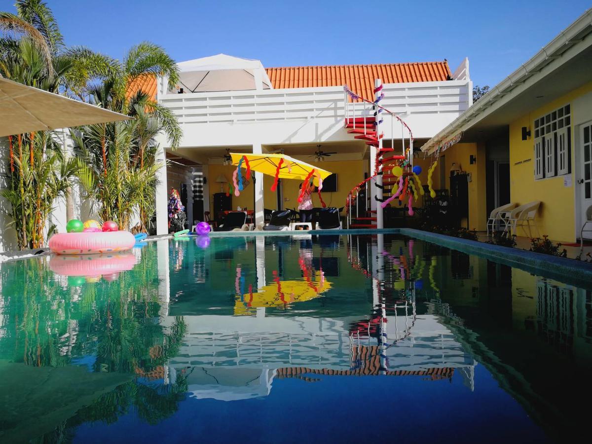 Barefeet Naturist Resort Bangkok Exterior foto
